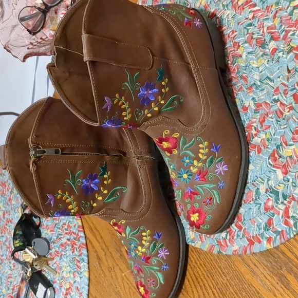 Boots - Picture 2 of 2